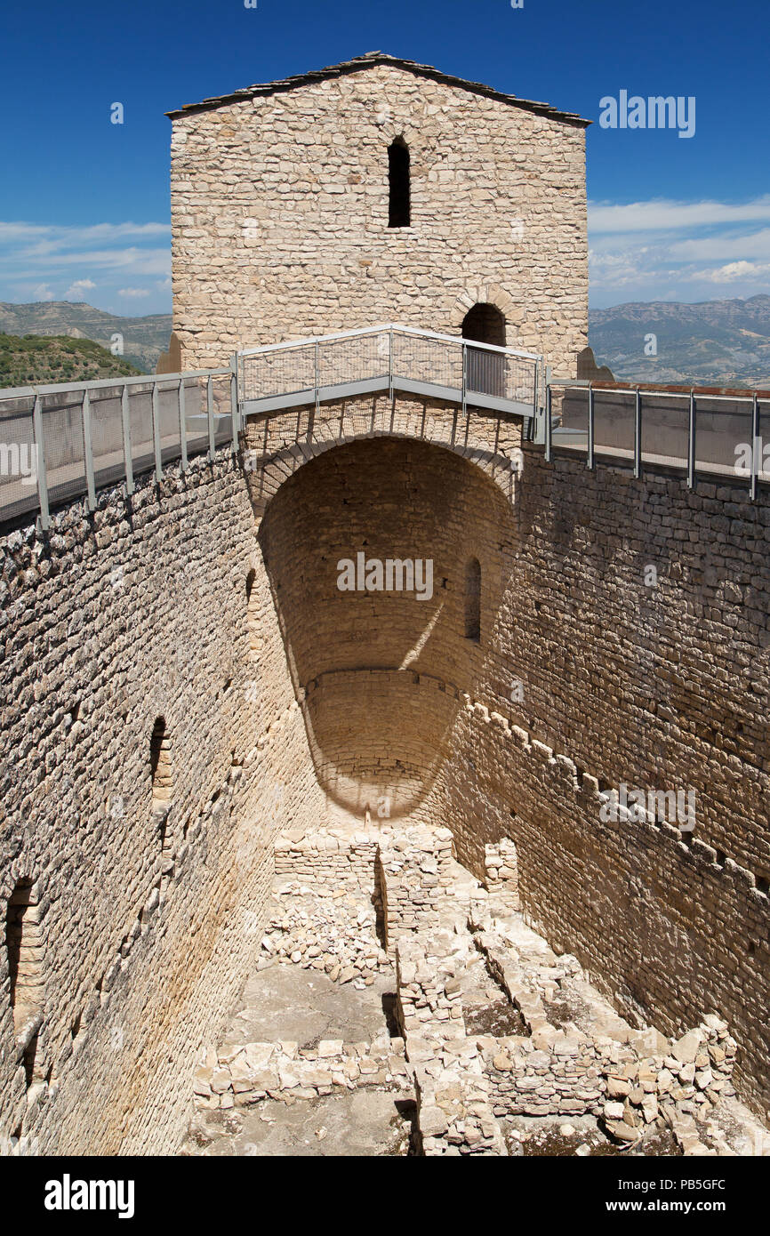 Rovine della grande hall del castello di Mur in Pallars Jussa, Lleida, la Catalogna. Foto Stock