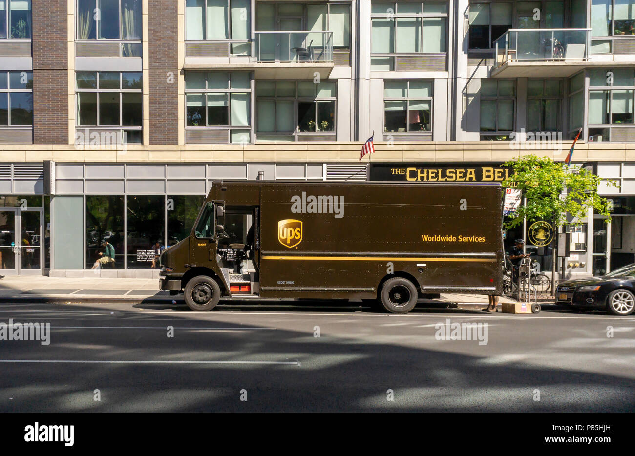 Un UPS carrello parcheggiato a Manhattan a New York il giovedì 19 luglio, 2018.(© Richard B. Levine) Foto Stock