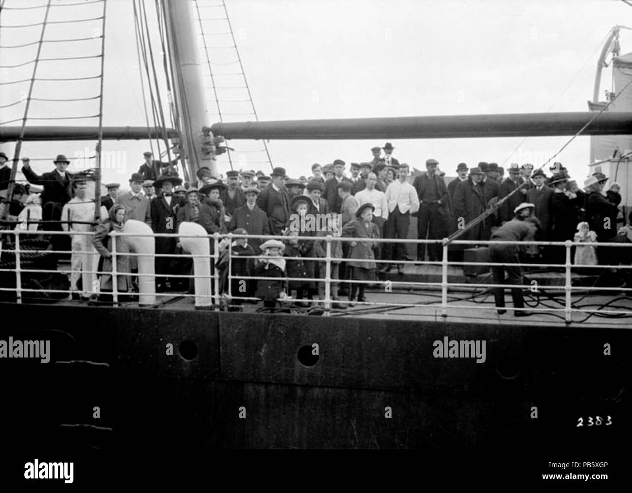 1572 Sistema di cottura a vapore sul Lago Champlain che arrivano al porto, Québec, Ottobre 1911 - Bateau à Vapeur Lac Champlain arrivant au port, Québec, oct. 1911 Foto Stock