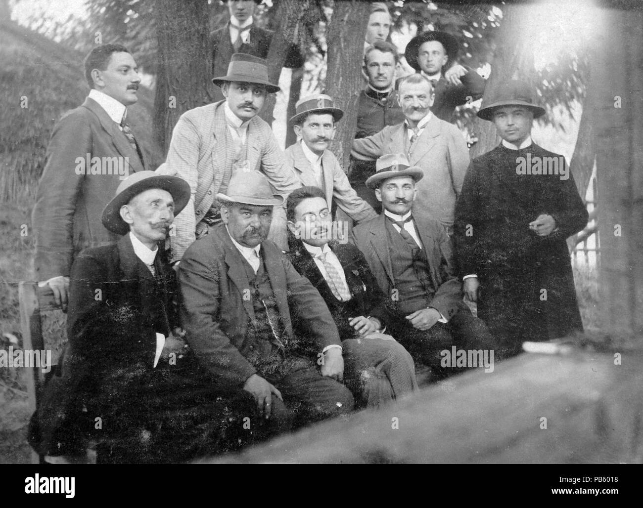 1596 Tableau, uomini, giardino, fumatori Fortepan 2284 Foto Stock