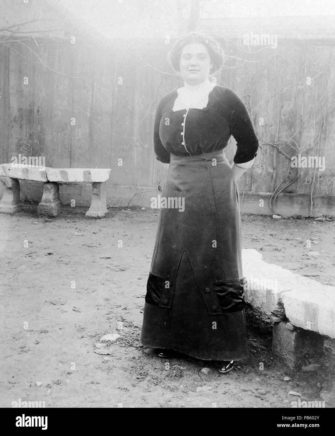 1866 Donna, cortile, gonna, camicetta Fortepan 2351 Foto Stock