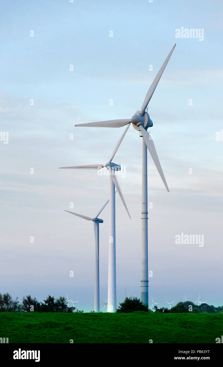 Le turbine eoliche nel nord della Germania Foto Stock