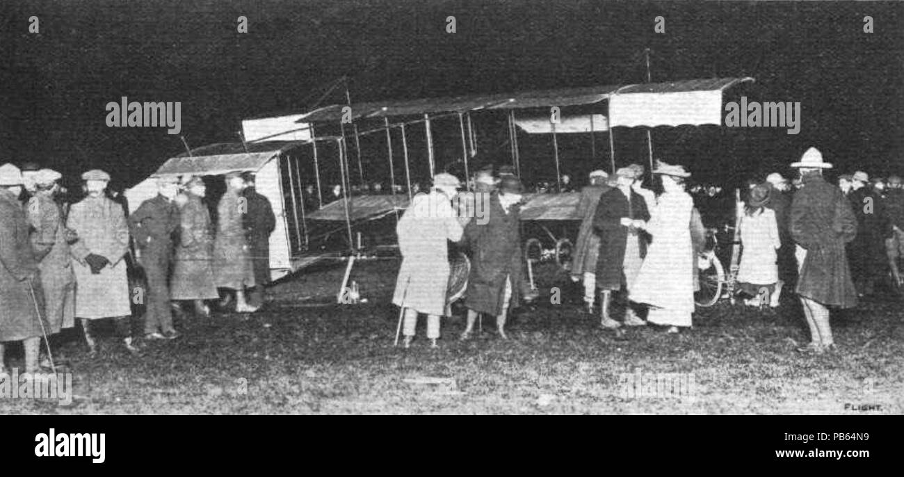 939 Louis Paulhan's Farman III biplano a Lichfield, Inghilterra, durante il 1910 Londra a Manchester air race - 19100427 Foto Stock