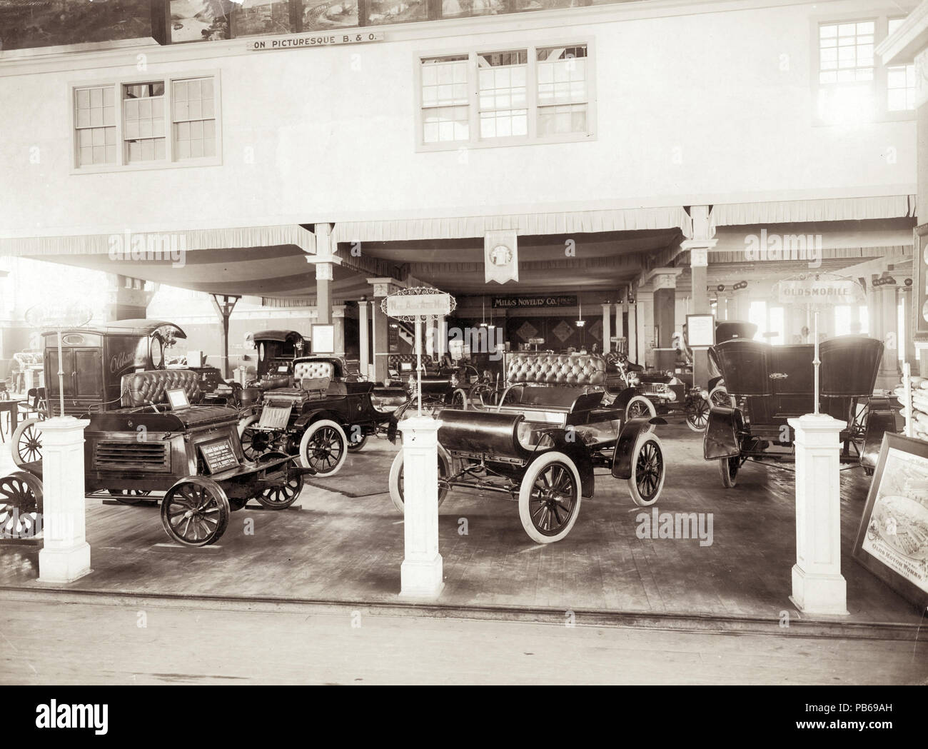 1133 Automobile Oldsmobile presentano nell'industria automobilistica americana la sezione del palazzo di trasporto al 1904 della fiera del mondo Foto Stock