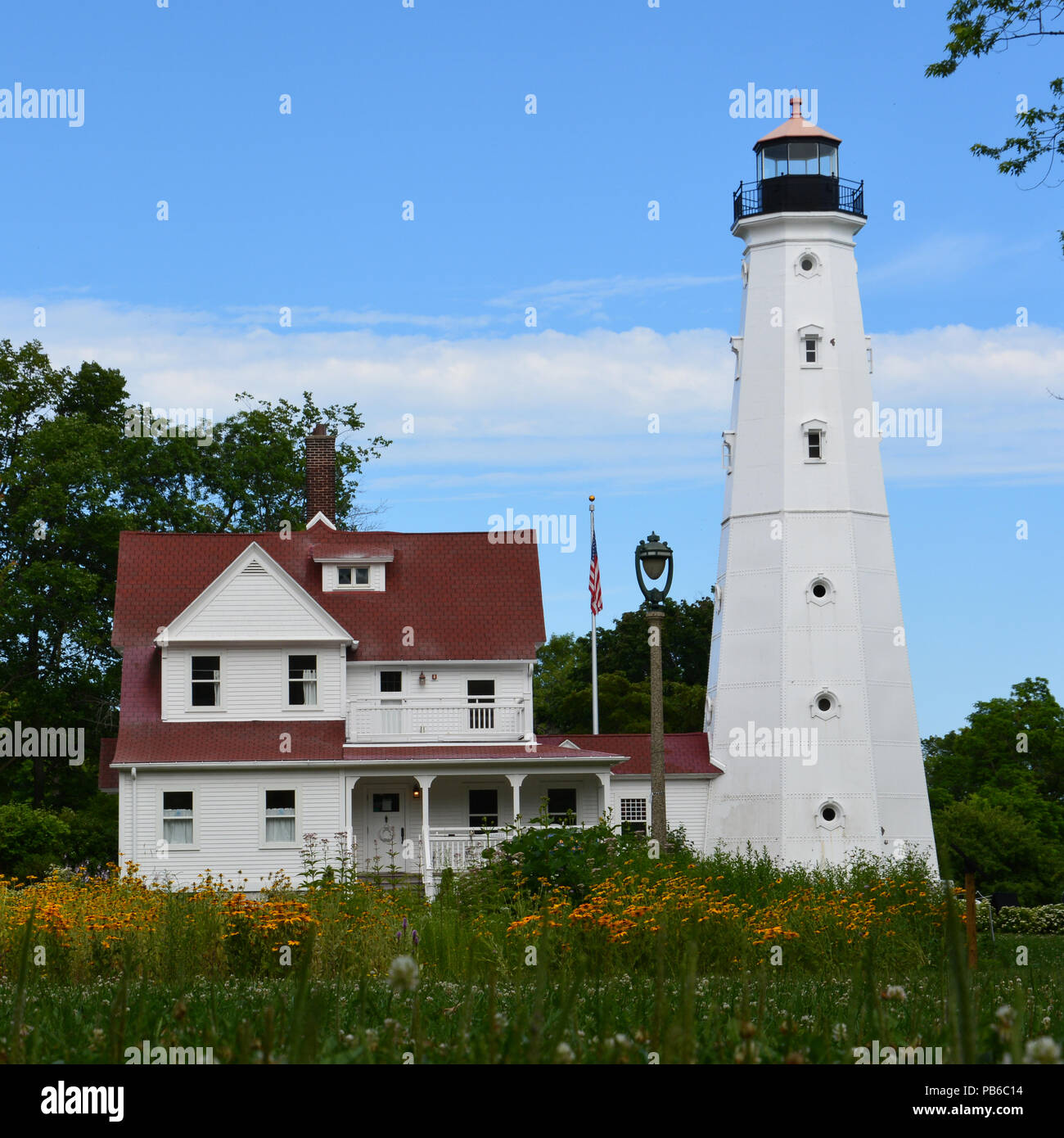 Il 1887 tower e custodi house presso il punto nord Stazione di luce a nord del centro di Milwaukee. Foto Stock