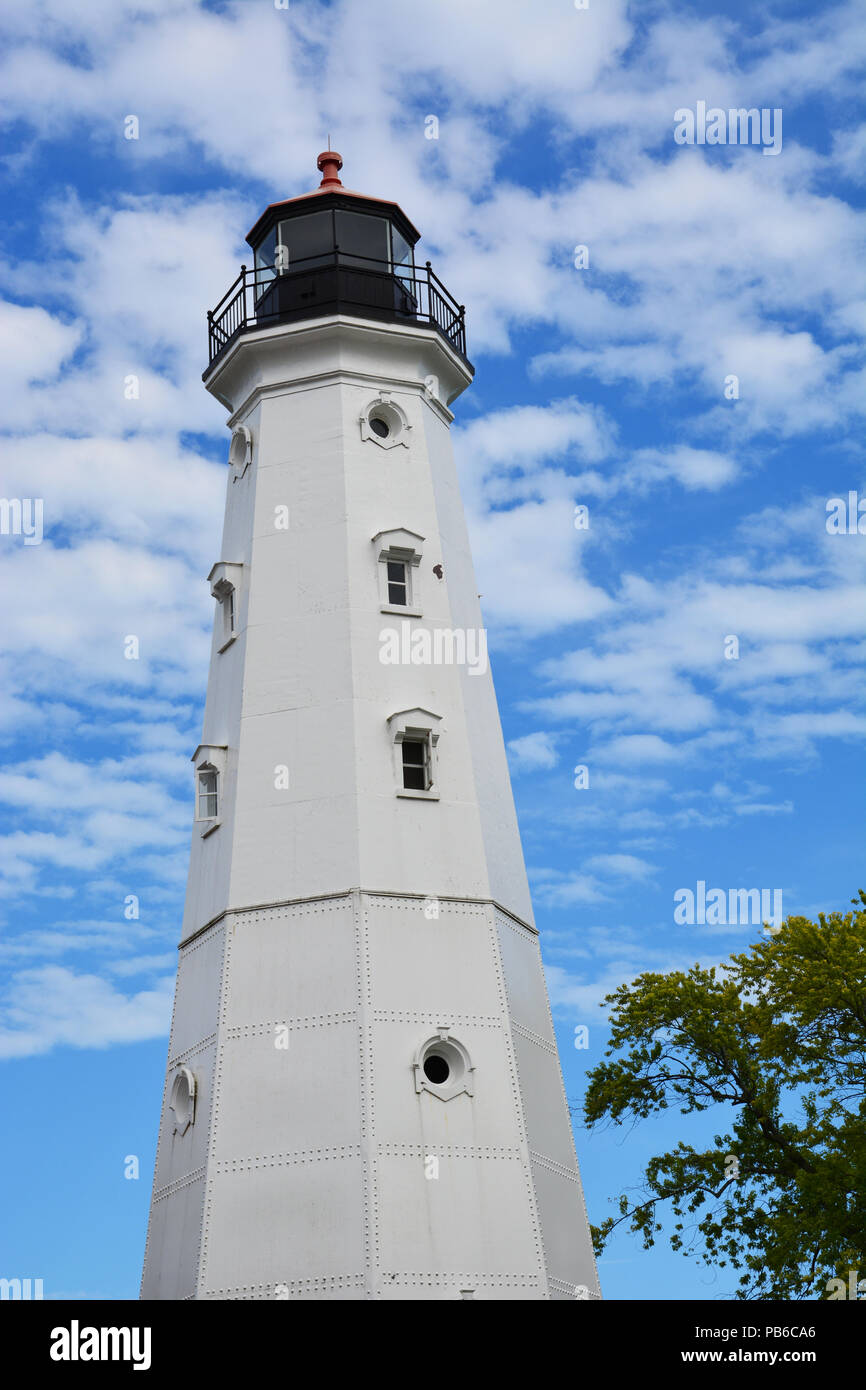 La storica torre 1887 con 1912 aggiunta al punto Nord Stazione di luce a nord del centro di Milwaukee. Foto Stock