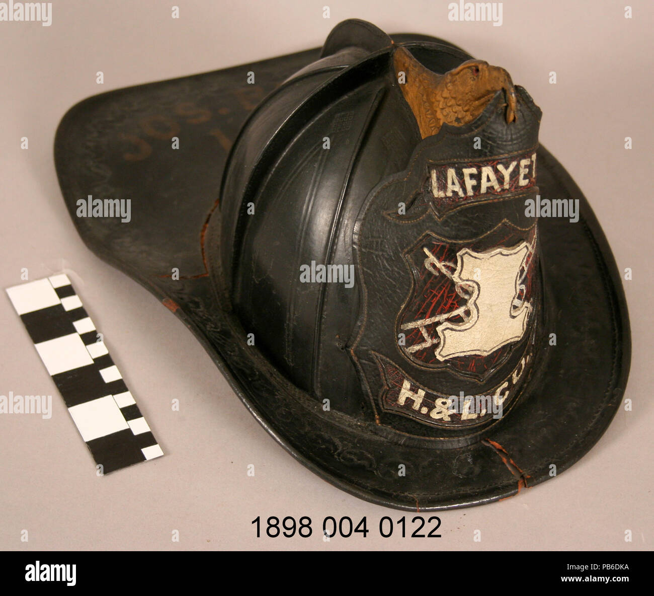 1153 Cuoio verniciato Fire cappello indossato da Giuseppe Boyce Foto Stock