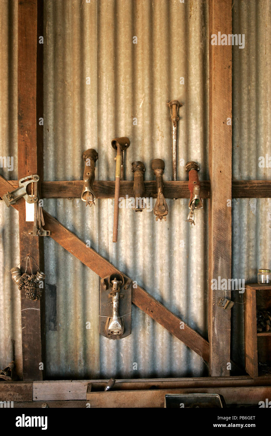 Collectiion vintage di mano di tranciatura di pezzi a Shear Outback, fieno, N.S.W. Australia. Foto Stock