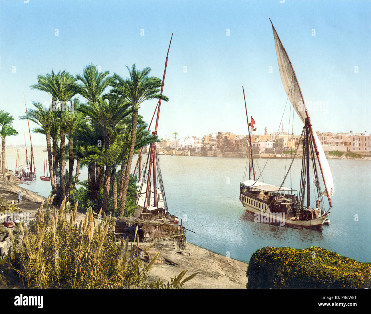 . 'Sailboat sul Nilo, il Cairo, Egitto" . 1890s 1283 Barca a vela sul Nilo al Cairo, Egitto, ca. 1895 Foto Stock