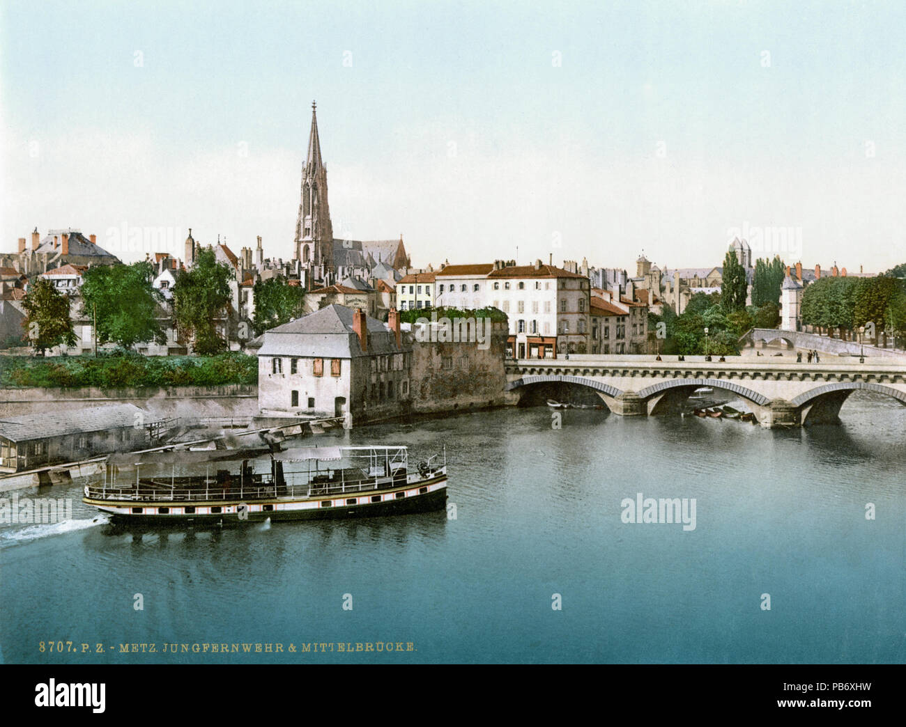 . Inglese: Photochrome stampa del Pont Moyen (quindi 'Mittelbrücke'/mezzo ponte) di Metz, Alsace Lorraine, (Francia), circa 1900. Stampa n. '8707' . tra 1890 e 1905 1020 Metz Pont Moyen 1900 Foto Stock