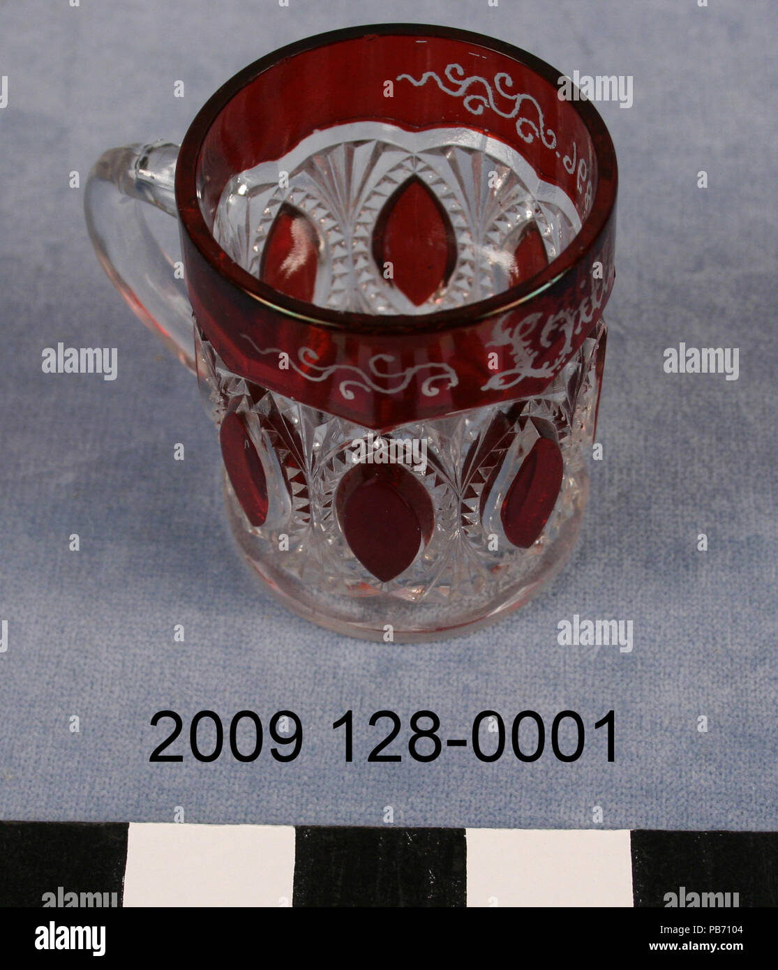 1275 Ruby tagliato Tazza di vetro Foto Stock