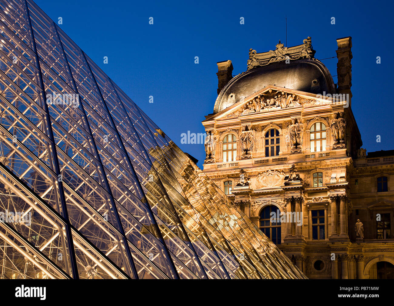Cortile del Louvre, Parigi, Francia Foto Stock