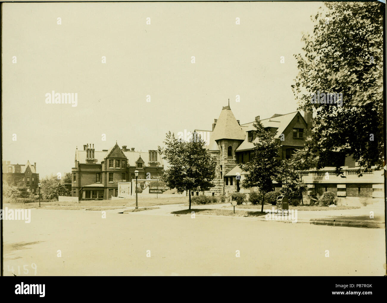 1117 Lato nord di Lindell Boulevard dalla primavera Avenue, 15 Luglio 1921 Foto Stock
