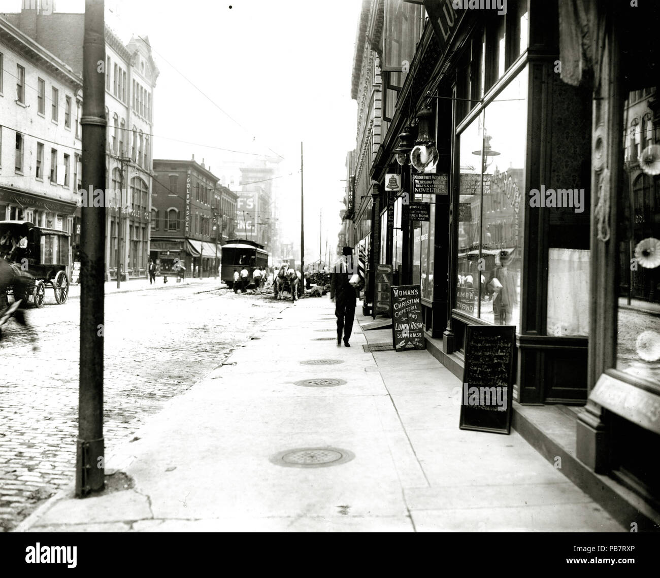 1310 Seventh Street a nord dalla Lucas Avenue a Morgan Street (Convenzione Plaza) Foto Stock