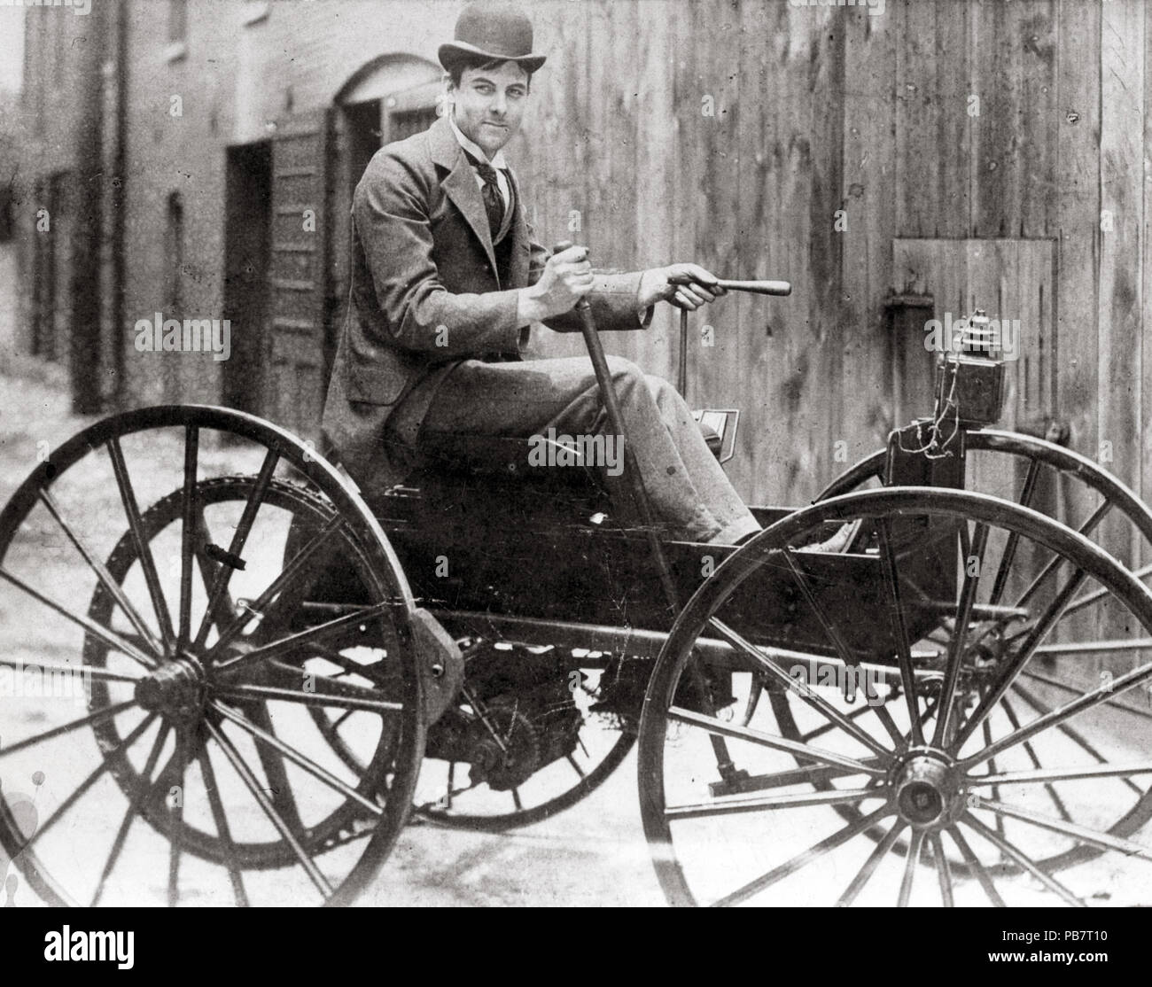 836 John D. Perry Lewis e la sua alimentato a batteria veicolo horseless, il primo a St Louis Foto Stock