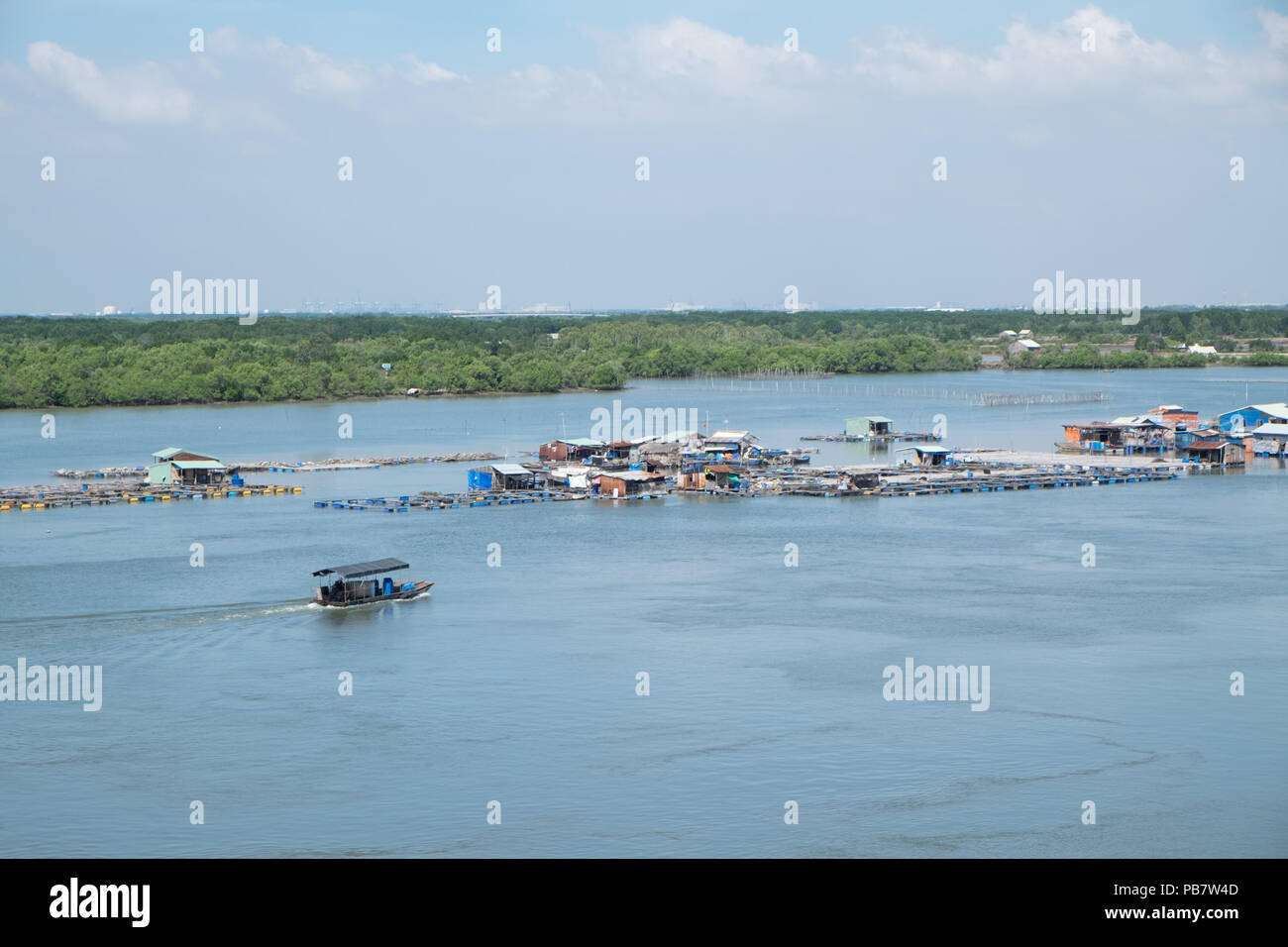 Casa di villaggio galleggiante in lunghi Hai, sud del Vietnam Foto Stock
