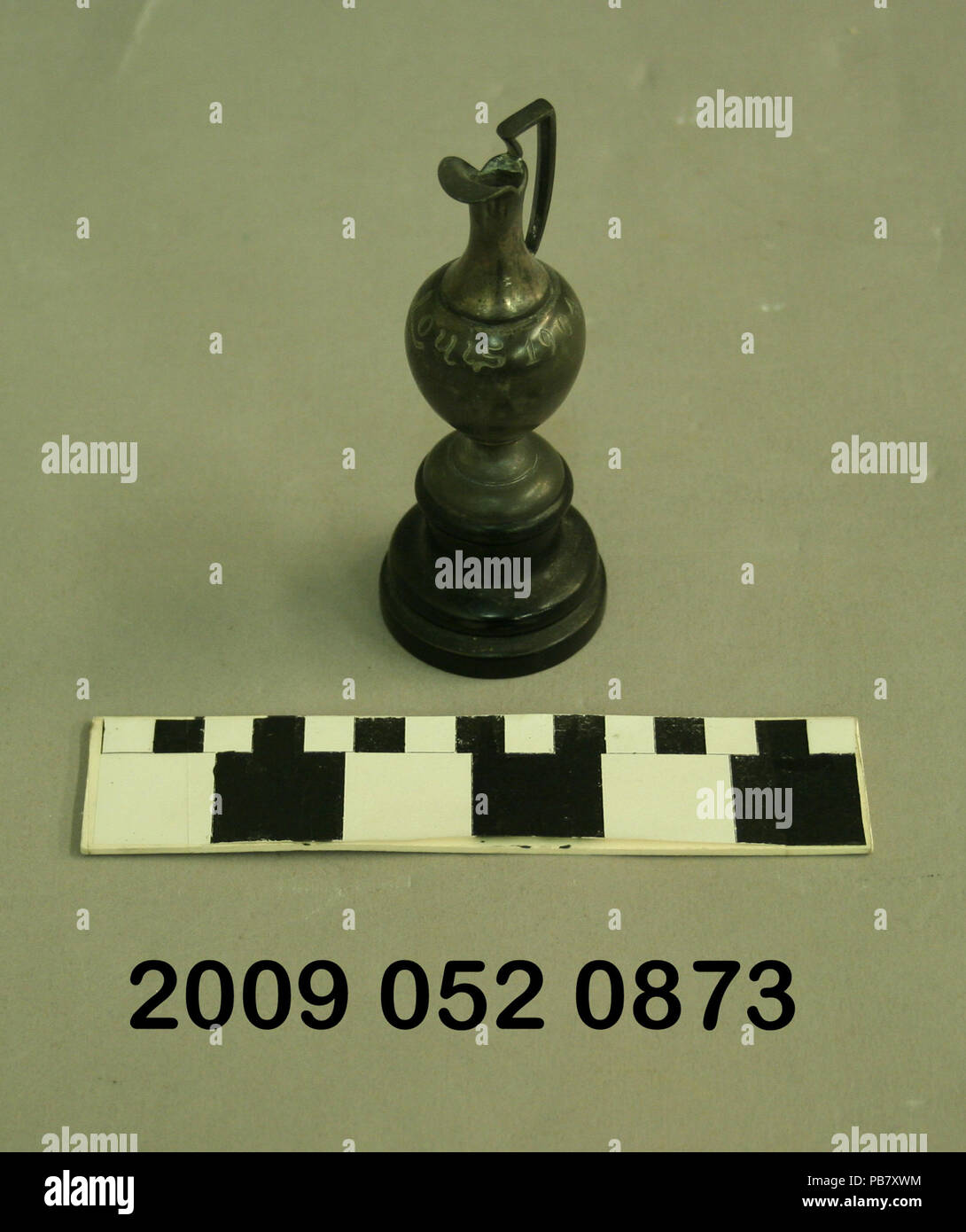 1546 Piccolo argento Trofeo Ewer nero con supporto in legno dal 1904 della fiera del mondo Foto Stock