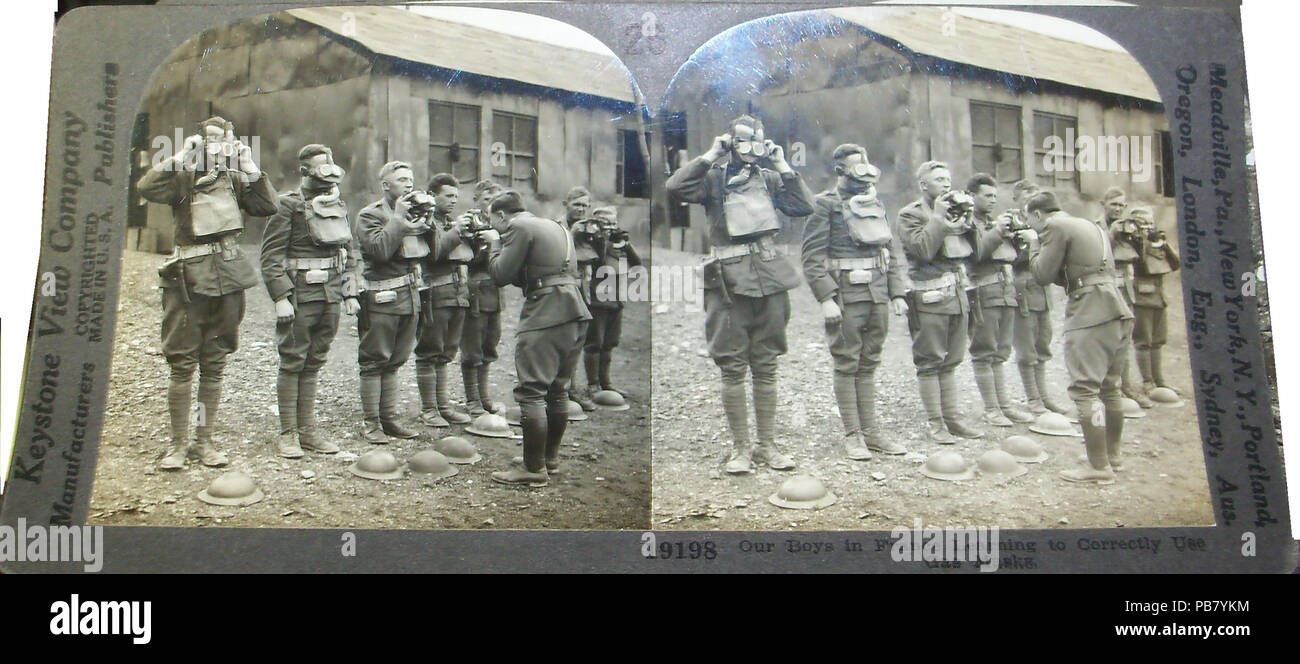 1873 WWI truppe Yankee imparare a usare le maschere antigas - Stereocard Foto Stock 1873 WWI truppe Yankee imparare a usare le maschere antigas - Stereocard Foto Stock