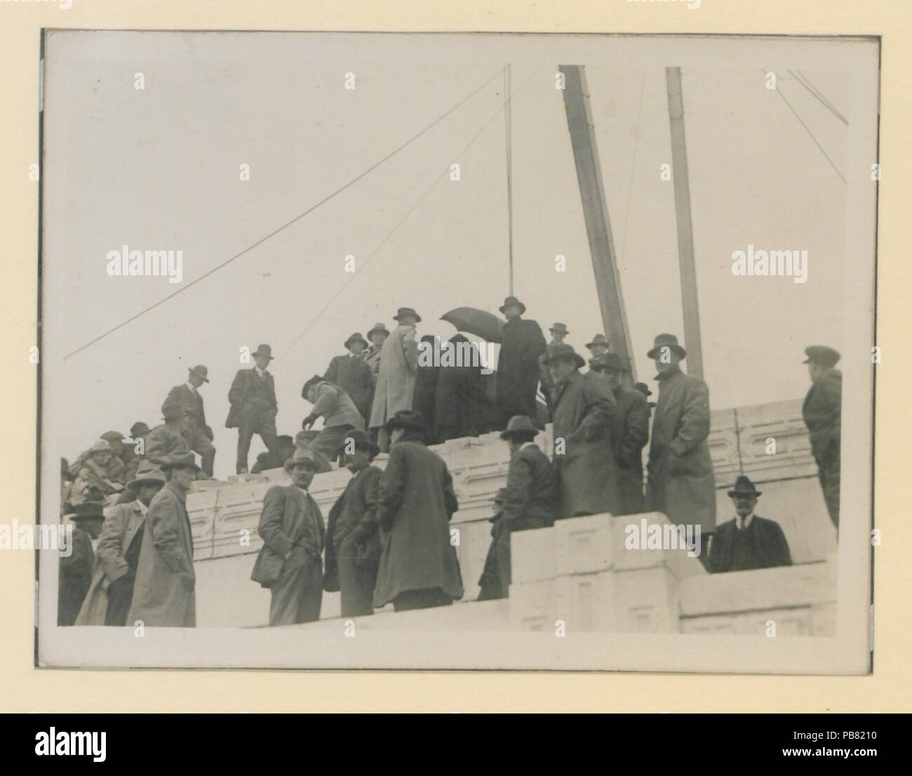 888 che stabilisce di ultima pietra sul Tempio mormone a Cardston, Alberta, Domenica, Settembre 23 foto A (HS85-10-33442) originale Foto Stock