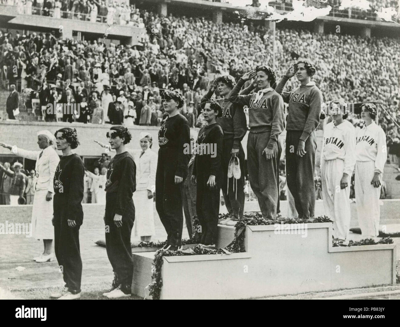 1867 donne del 4 × 400 metri relè, Presentazione medaglia, 1936 Olimpiadi di estate, Berlino, Germania, Agosto 1936 Foto Stock