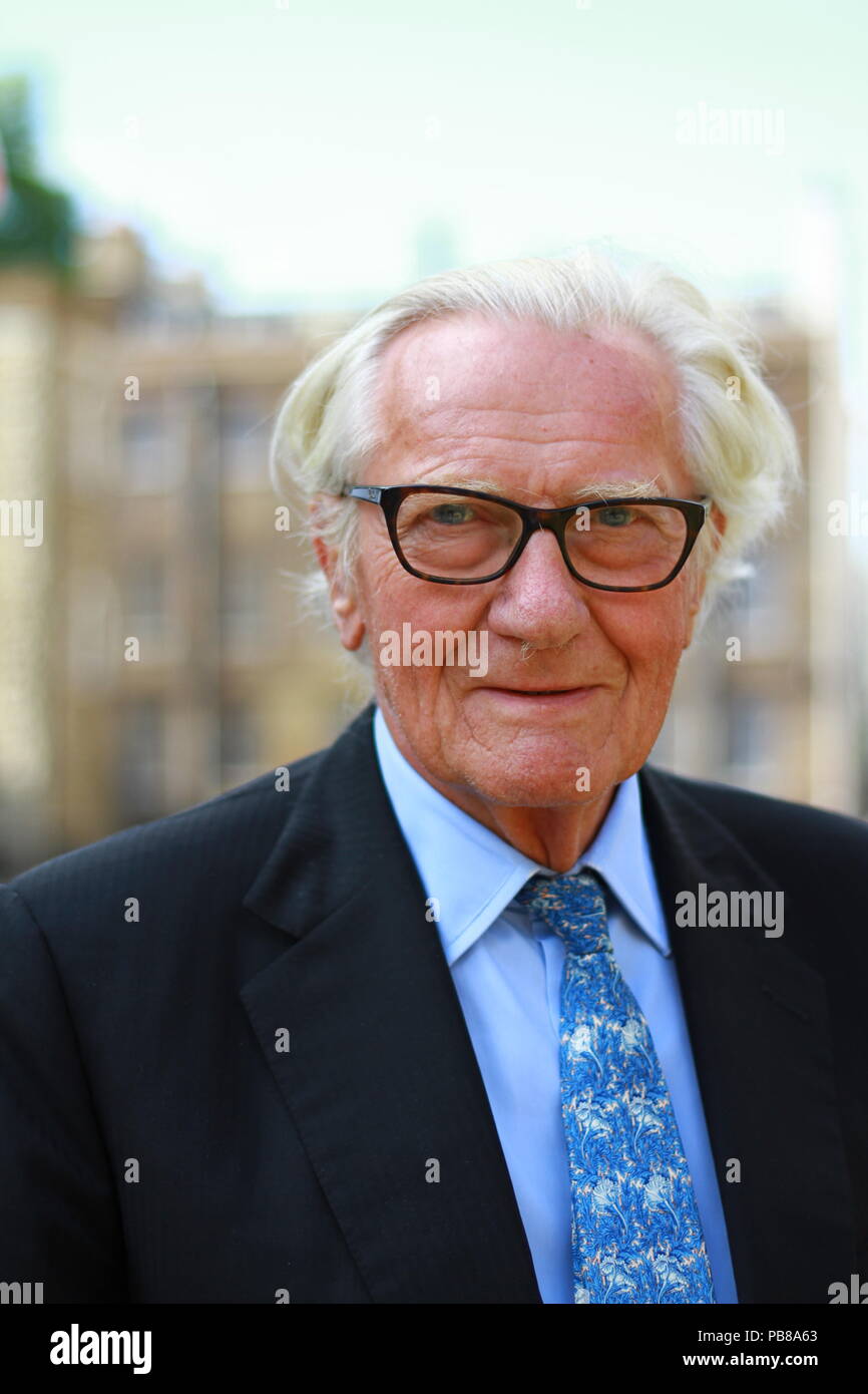 Michael Heseltine al College Green, Westminster, Londra, Regno Unito. Dopo una trasmissione con Sky Television sulla Brexit. Lord Heseltine. Politici britannici. Politica britannica ed europea. Brexit. Politici famosi. Pagina del portfolio Russell Moore. Foto Stock