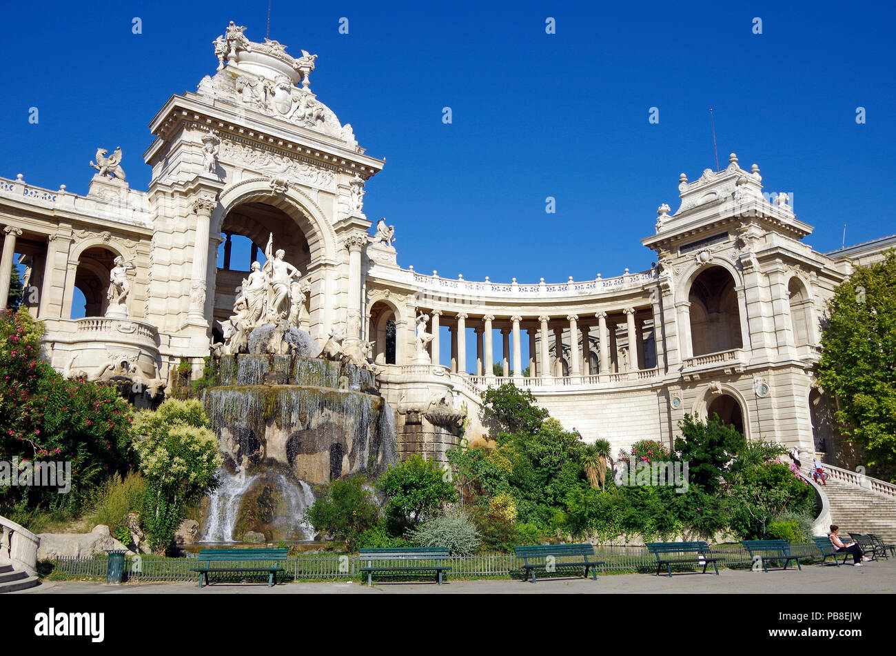 Chateau d'eau & colonnadeof favoloso palazzo Longchamp a Marsiglia, Francia, comprendente 2 musei, castello d'acqua, colonnati, fontane e sculture Foto Stock