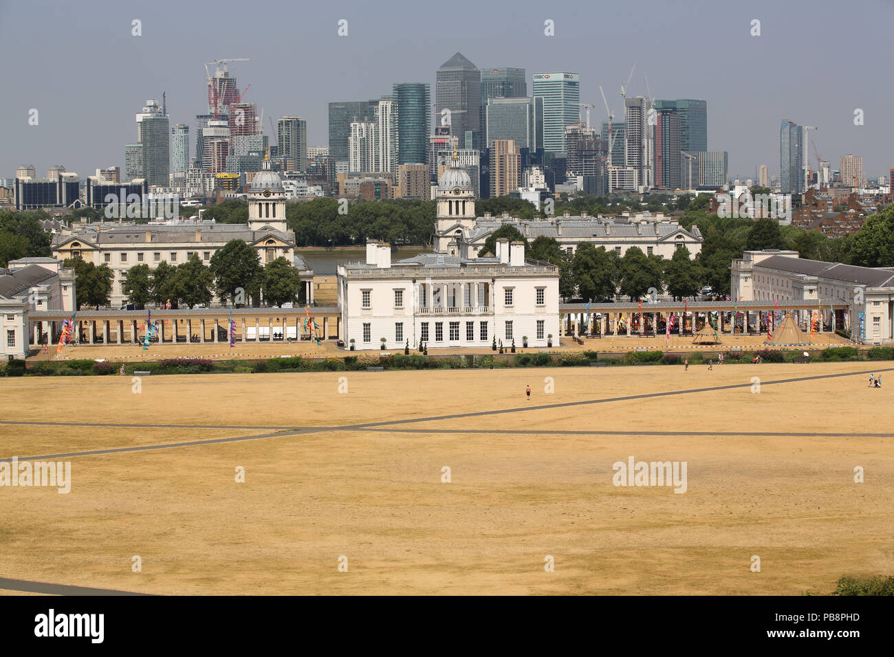 Il parco di Greenwich, Londra. Il 27 luglio 2018. Meteo REGNO UNITO: solo i più coraggiosi rimasti fuori nel sole per lunghi in Greenwich Park Londra oggi il giorno più caldo dell'anno come macchie di ombra era a un premio. Credito: Nigel Bowles/Alamy Live News Foto Stock