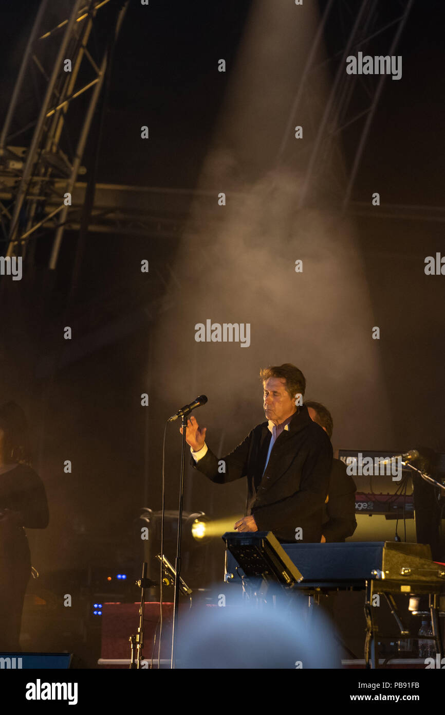 Dublino, Dublino, Irlanda. 27 Luglio, 2018. Bryan Ferry (Roxy Music) visto esibirsi live in Trinity College di Dublino, in Irlanda con la sua band giorni dopo la morte della sua ex moglie. Credito: Ben Ryan SOPA/images/ZUMA filo/Alamy Live News Foto Stock