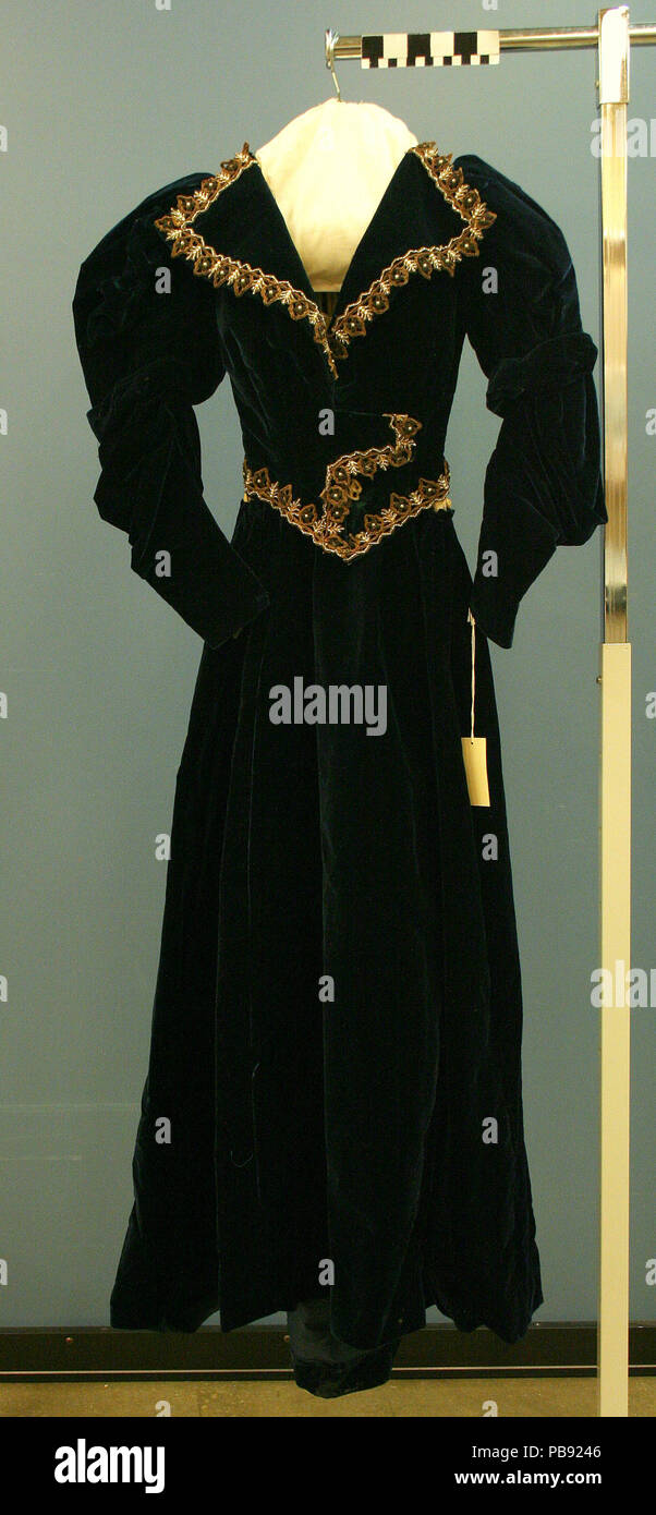 1867 Donna Midnight Blue Velvet gonna e corpetto, ca. 1900 Foto Stock