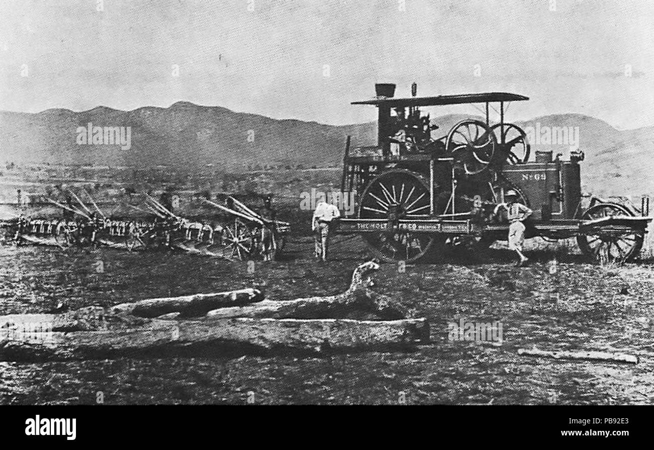 . Inglese: un trattore a vapore sul Premier Citrus station wagon, nei pressi di Umtali nella parte orientale della Rodesia Meridionale, ca. 1910s. circa 1910s 1198 Pioneer citrus station wagon 1910s Foto Stock