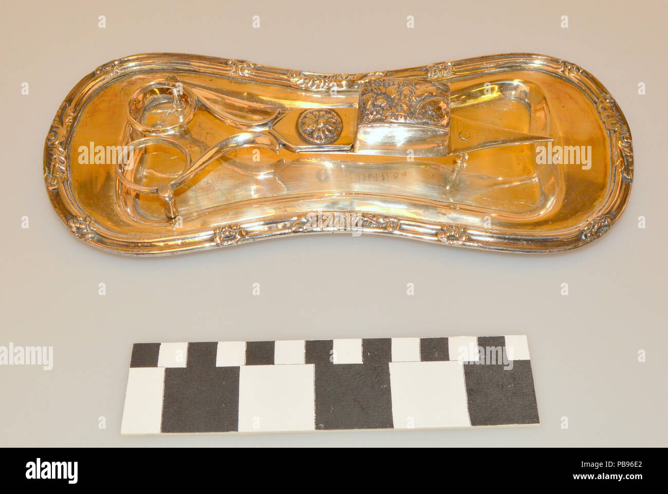 1536 Candlesnuffer in argento con vassoio Foto Stock