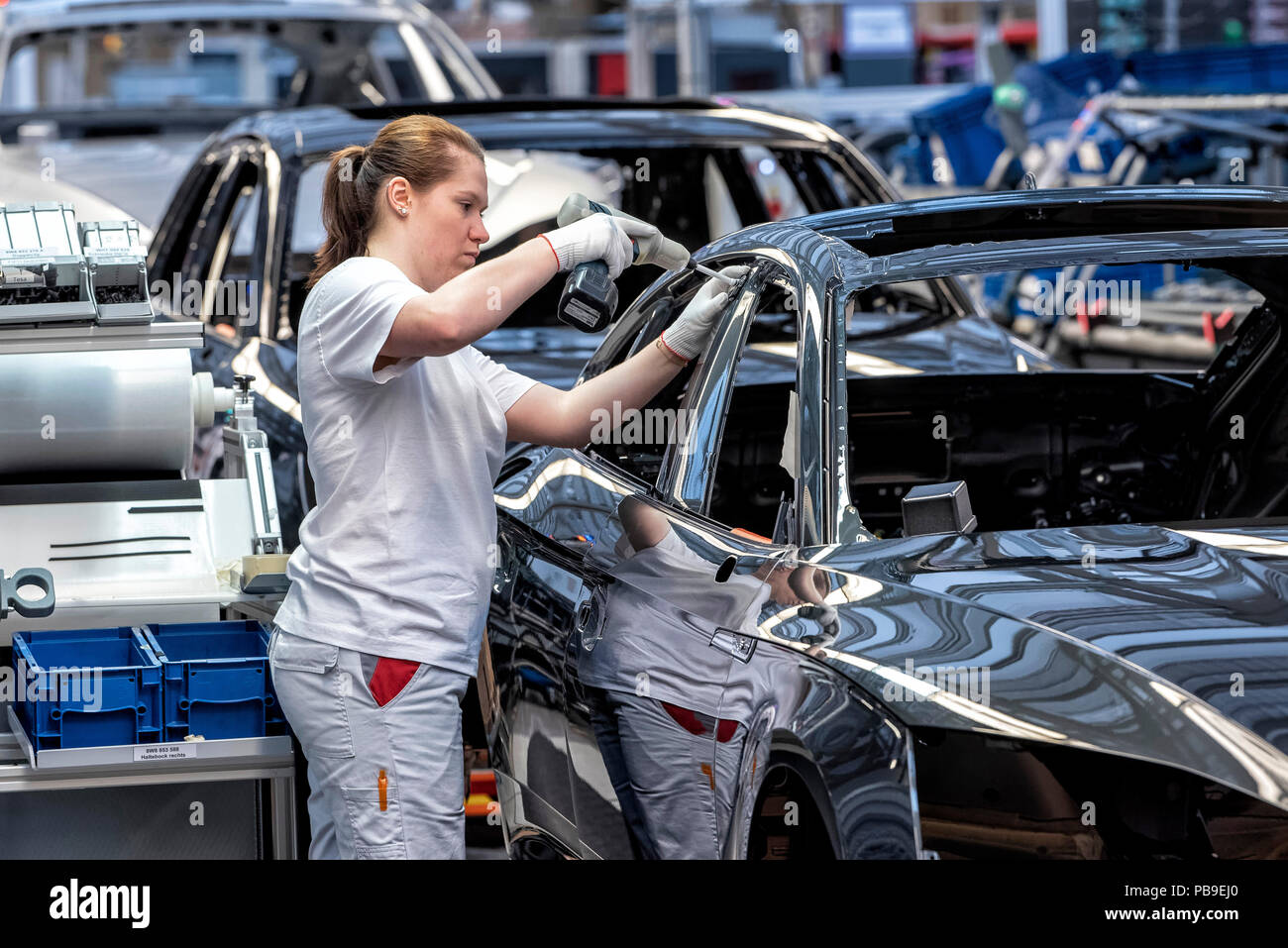 Linea di montaggio Audi A4 e A5 su Audi AG, stabilimento di Ingolstadt Baviera Germania Foto Stock