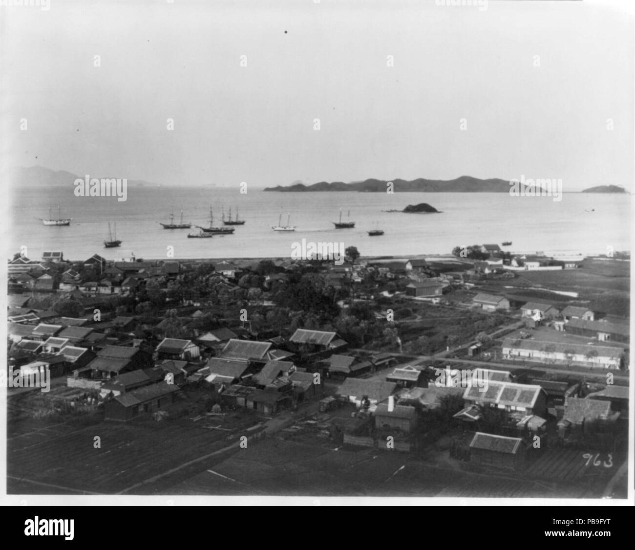 1867 Wonsan - vista panoramica della città e del porto (rt. metà) LCCN2004707505 Foto Stock