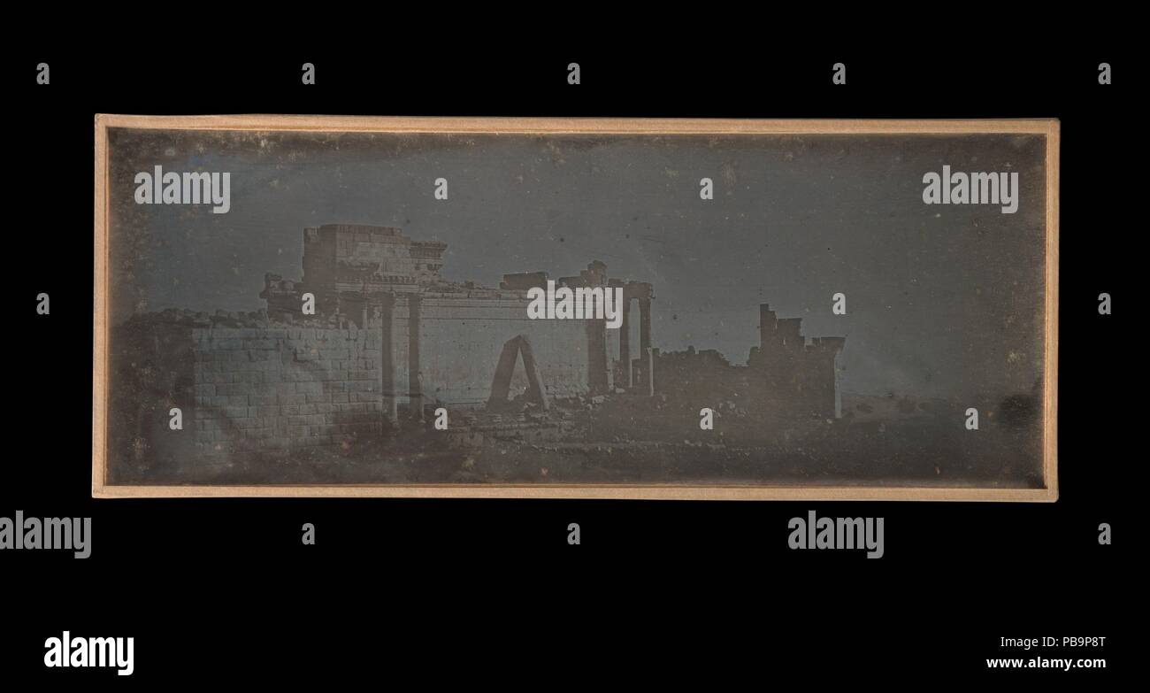 [Baalbek, Siria]. Artista: Joseph-Philibert Girault de Prangey (Francese, 1804-1892). Dimensioni: Immagine: 3 3/4 x 9 7/16 in. (9,5 × 24 cm). Data: 1842-44. Museo: Metropolitan Museum of Art di New York, Stati Uniti d'America. Foto Stock