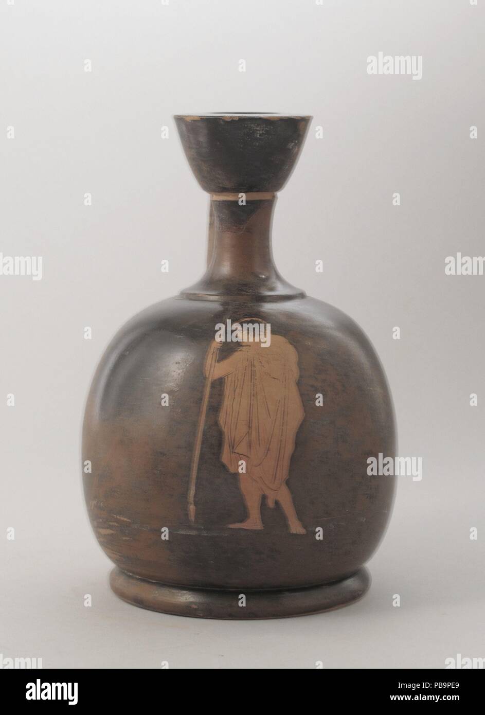 Esegui uno squat lekythos. Cultura: greco, soffitta. Dimensioni: diametro: 3 3/16 × 1 3/8 × 2 11/16 in. (8,1 × 3,5 × 6,8 cm) di altezza: 4 13/16 in. (12,3 cm). Data: ca. 450 A.C.. Museo: Metropolitan Museum of Art di New York, Stati Uniti d'America. Foto Stock