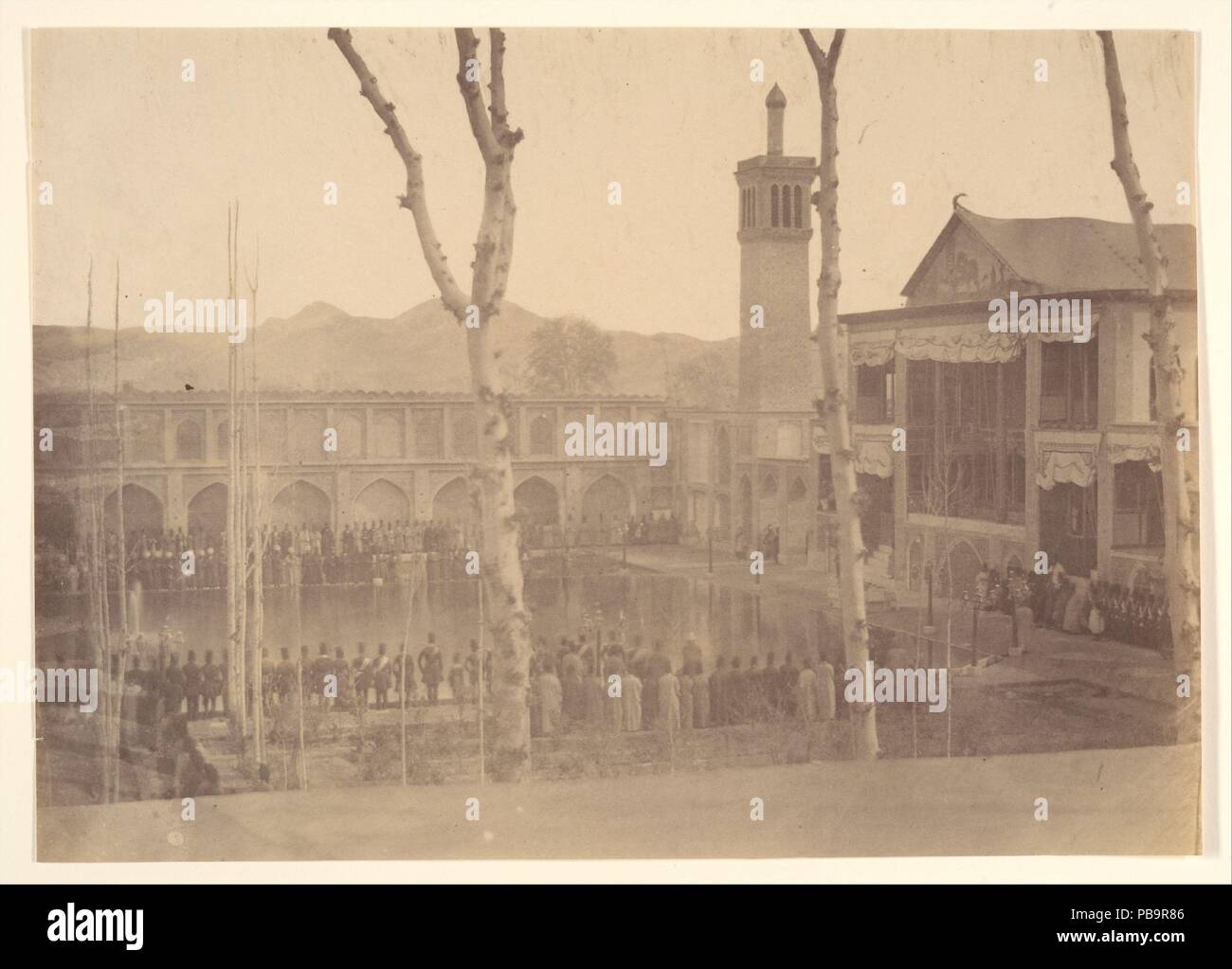[Palazzo del Shah, prestando rispetta la Shah/Fete de Salam, Teheran, Iran [stesso come 12] ]. Artista: eventualmente da Luigi Pesce (Italiano, 1818-1891). Data: 1840s-60s. Museo: Metropolitan Museum of Art di New York, Stati Uniti d'America. Foto Stock