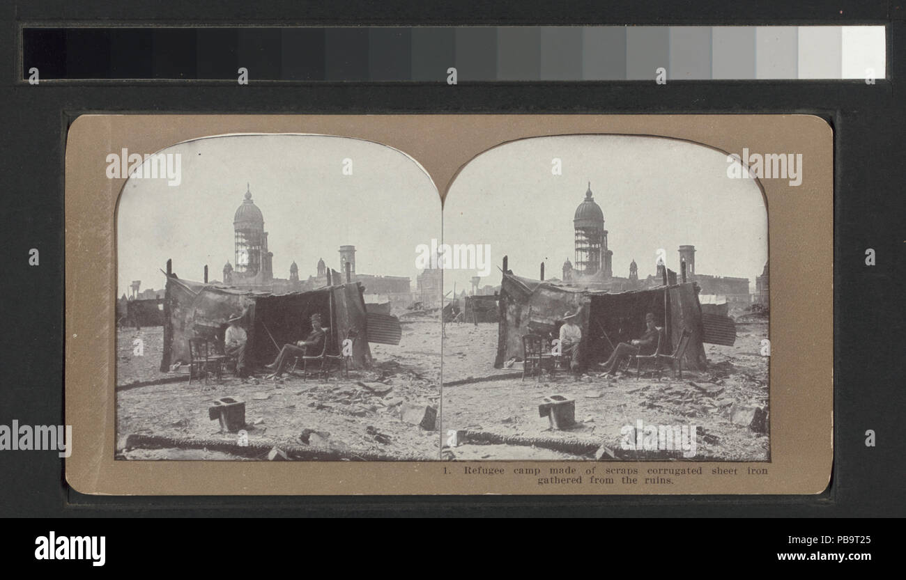 1250 Refugee Camp fatta di scarti di lavorazione lamiera grecata ferro raccolte dalle rovine (NYPL B11707478-G90F002 005F) Foto Stock