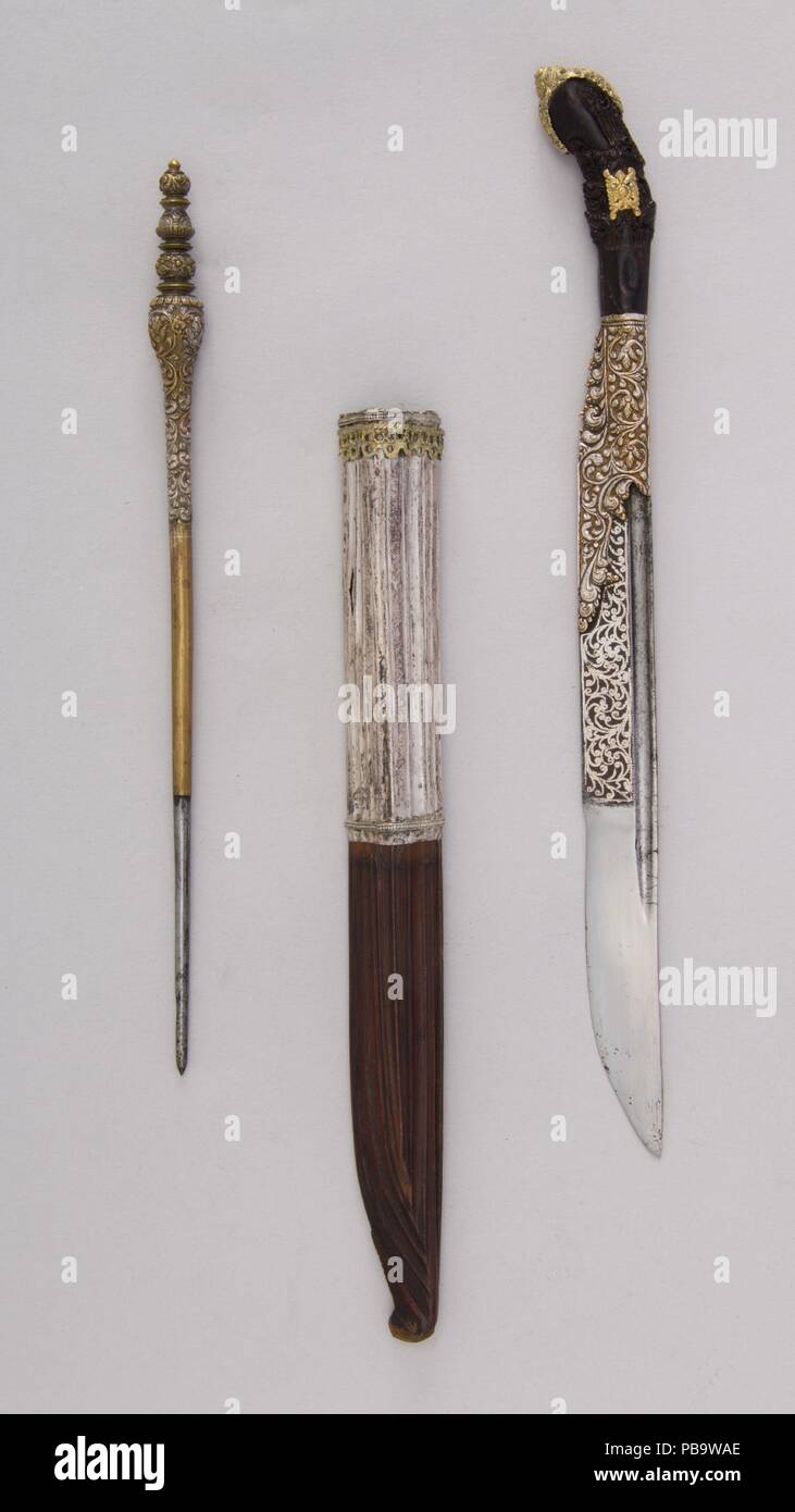 Pugnale (Piha Kaetta) con stilo e la guaina. Cultura: dello Sri Lanka. Dimensioni: pugnale (a); L. con guaina 11 1/2 in. (29,2 cm); L. senza guaina 11 a. (27,9 cm); L. della lama 6 3/4 in. (17,1 cm); W. 13/16 in. (2.1 cm); D. 9/16 in. (1,4 cm); Wt. 4 oz. (113.4 g); peso di guaina 1.4 oz. (39,7 g); spiedo (B); L. 9 1/4 in. (23,5 cm); W. 9/16 in. (1,4 cm); D. 9/16 in. (1,4 cm); Wt. 2.1 oz. (59,5 g). Data: del xvii secolo. Museo: Metropolitan Museum of Art di New York, Stati Uniti d'America. Foto Stock