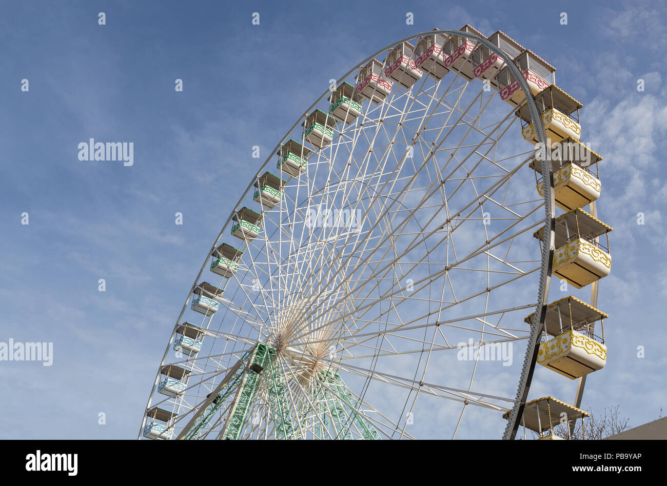 Ruota panoramica Ferris dettaglio panorama con cielo blu. Foto Stock