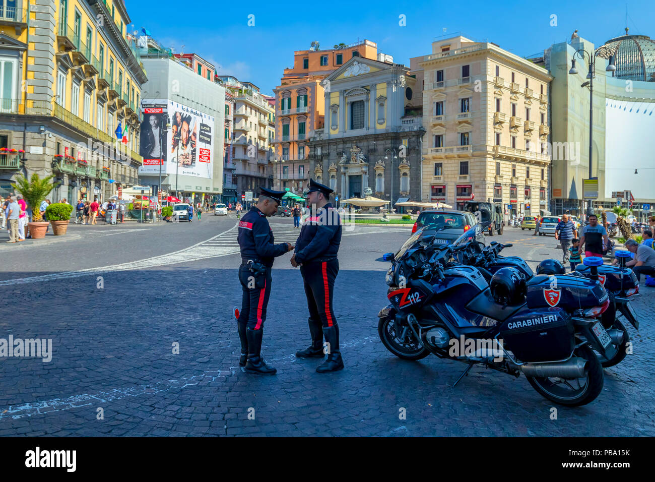 La polizia italiana nelle strade di Napoli. 01. 07. 2018 Italia Foto Stock