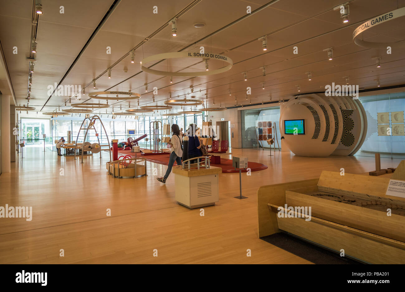 Museo della SCIENZA DI TRENTO, Italia â€" 19 aprile 2018: espositivo spazi interattivi del famoso Museo denominano MUSE. Renzo Piano Architetto edificio Foto Stock