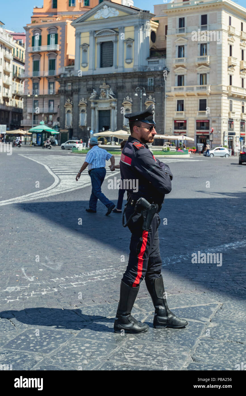 La polizia italiana nelle strade di Napoli. 01. 07. 2018 Italia Foto Stock