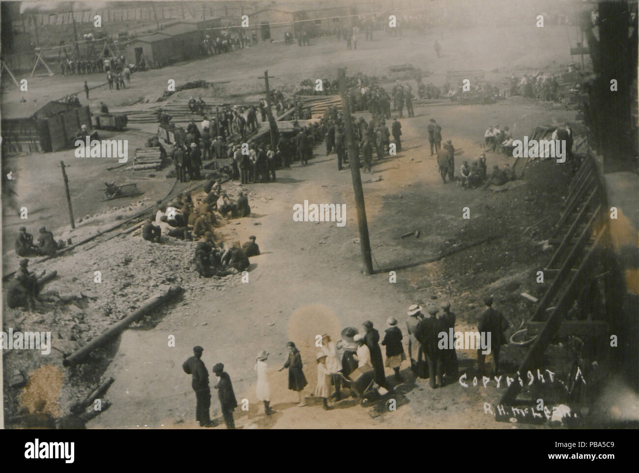 1047 catastrofe mineraria a New Waterford, Nova Scotia, luglio 25, 1917 (HS85-10-33332) Foto Stock