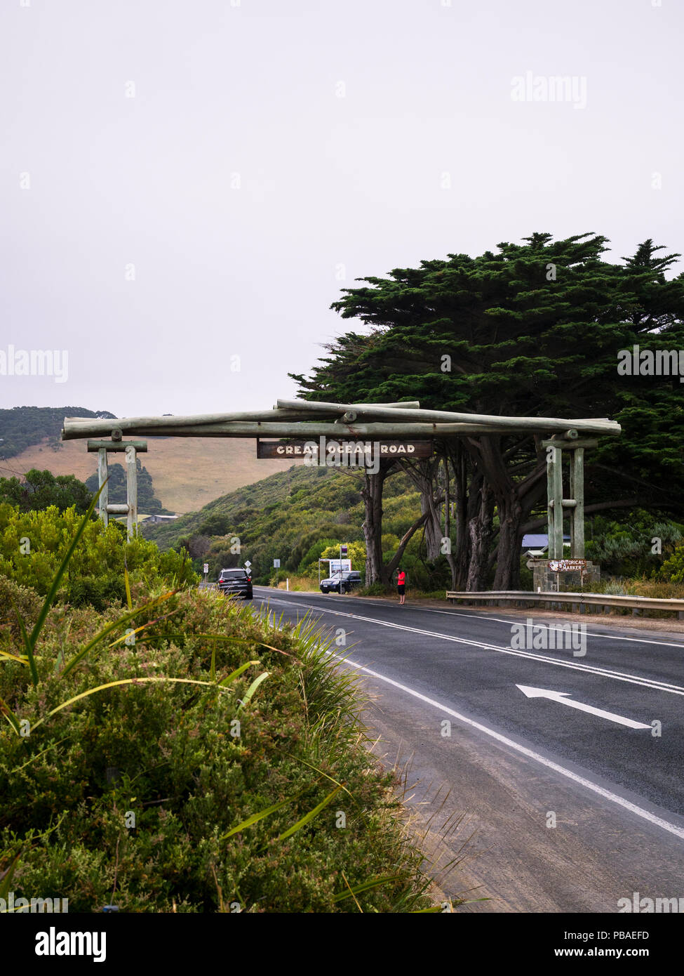 Arco del memoriale, gateway per la Great Ocean Road segna l'inizio della strada panoramica drive e creato come un omaggio ai soldati che hanno costruito la Foto Stock