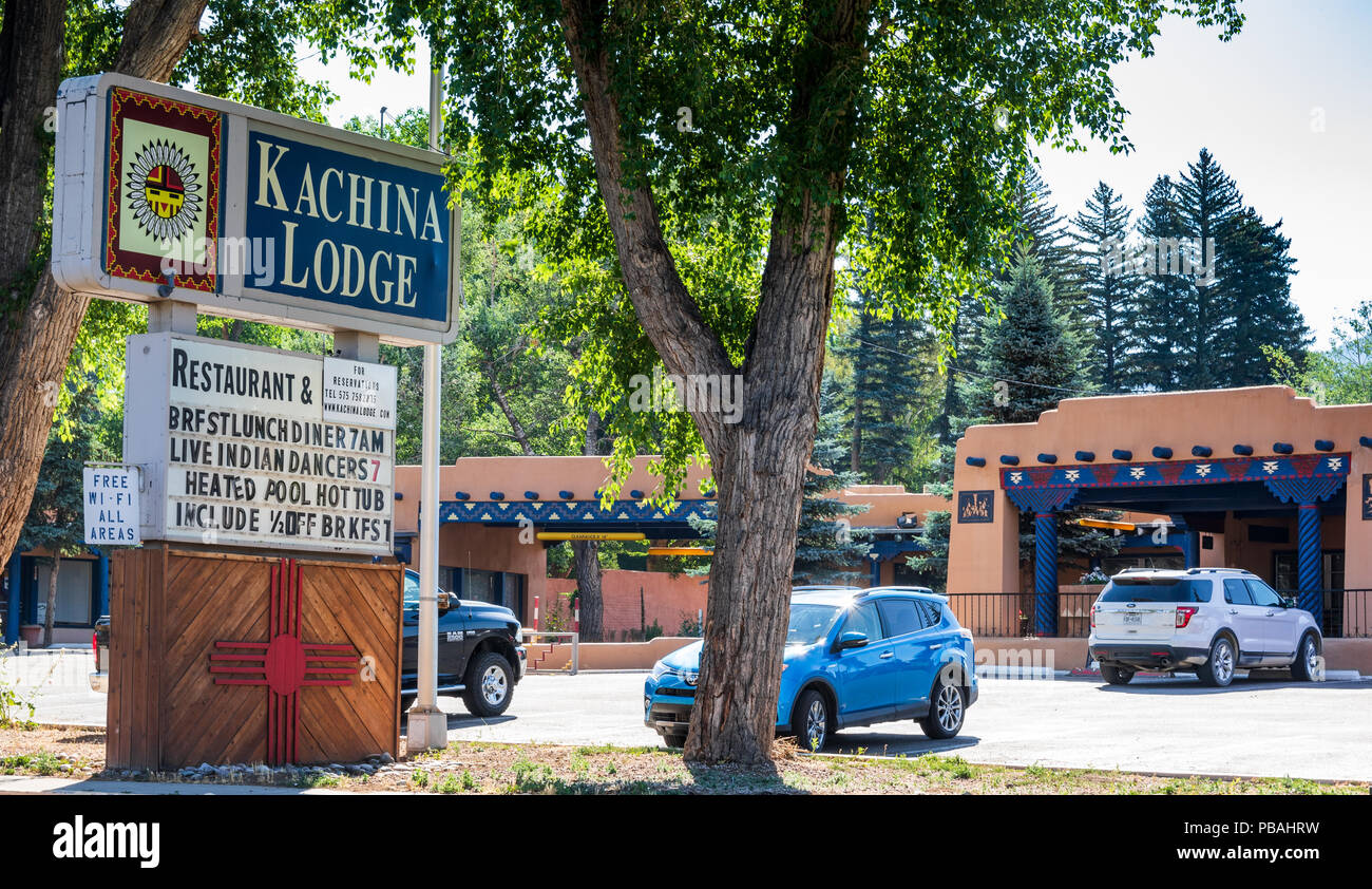 TAOS, NM, Stati Uniti d'America-7 luglio 18: Il Kachina Lodge e Meeting Center imposta sul Paseo del Pueblo Norte, nell'area della città vecchia di Taos. Foto Stock