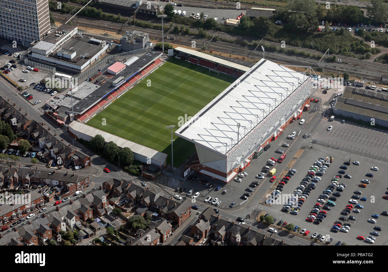 Vista aerea del Crewe Alexandra Stadium su Gresty Road terreno di calcio Foto Stock