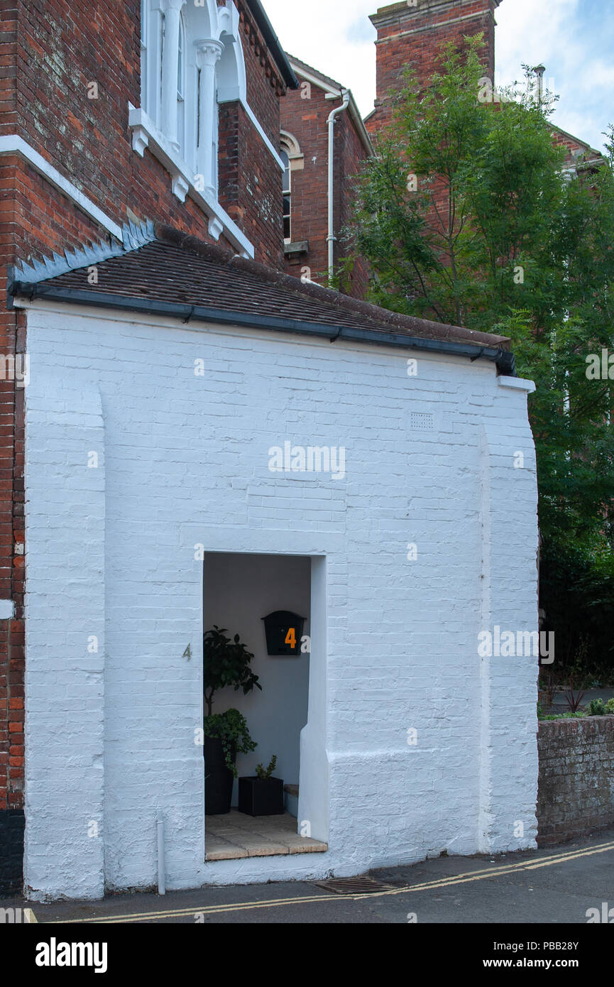 Ingresso insolito per casa a Westbury, Wiltshire, Regno Unito Foto Stock