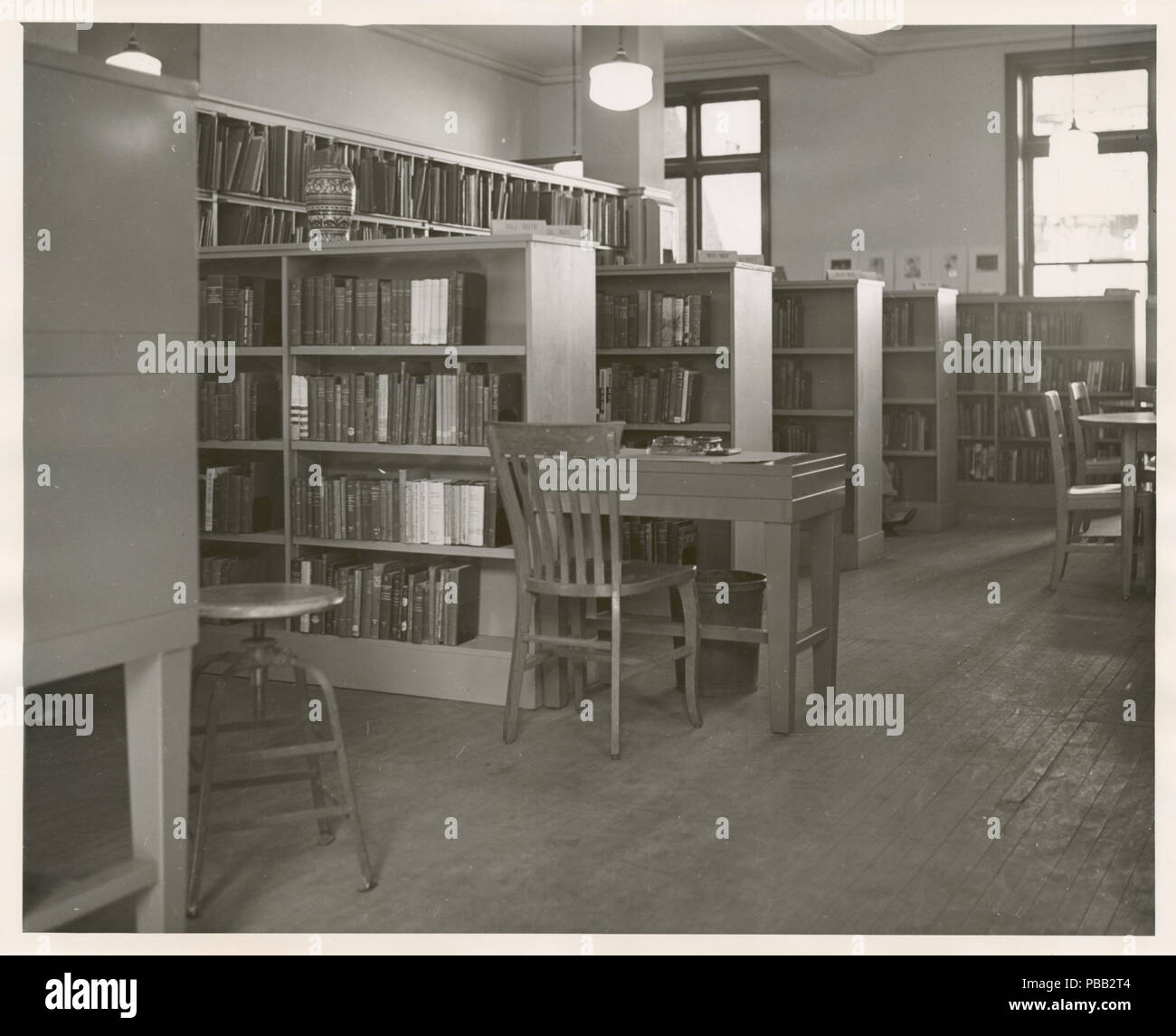 1072 Libreria musicale dopo la ri-abilitazione (NYPL b11524053-1252939) Foto Stock