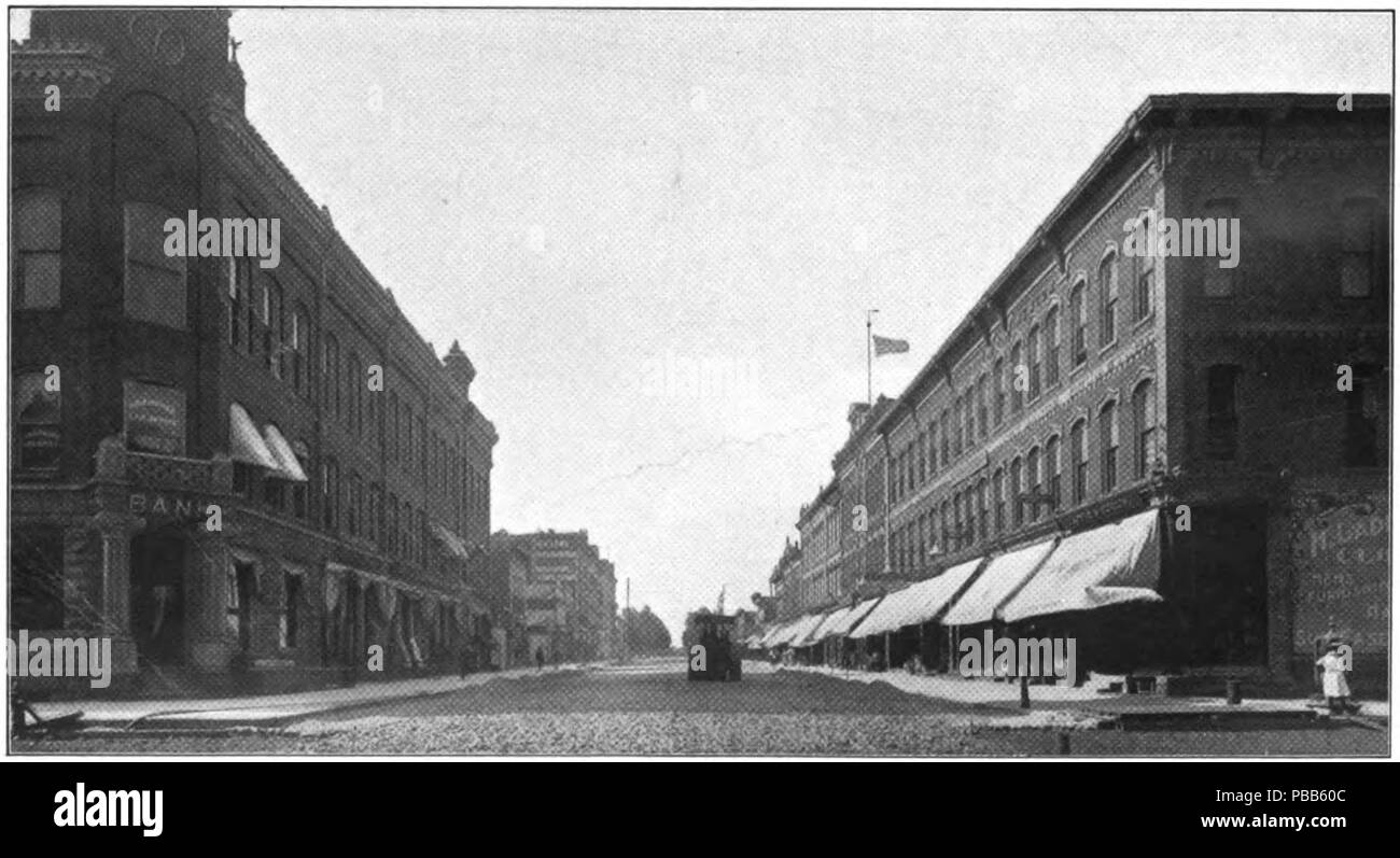 . Inglese: L'edificio Nisbett (sinistra) e l'edificio per collezionisti (destra) in Big Rapids, Michigan, circa 1906. Il Nisbett è un Michigan sito storico dello stato e viene elencato sul NRHP. L'per collezionisti è elencato sul NRHP. circa 1906 1104 Nisbett e edifici per collezionisti Foto Stock