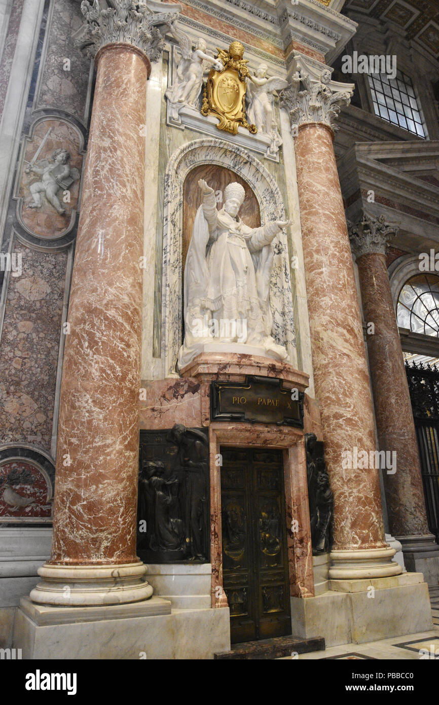 Tomba di San Pio X (Papa dal 1903-1914) - Giuseppe Sarto da di Fausto & Piestro Astori nel 1923 nella Basilica di San Pietro in Piazza San Pietro e Città del Vaticano Foto Stock